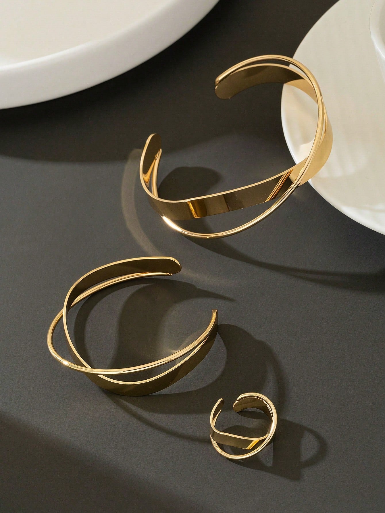 Conjunto de pulsera mano,  hombro y sortija geométrica