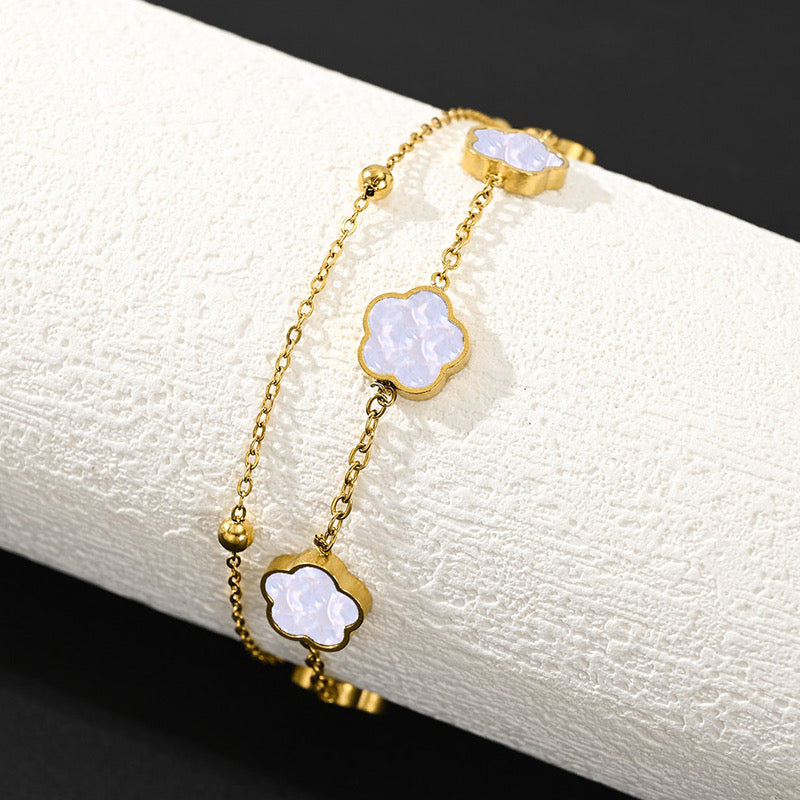 Pulsera de cinco hojas